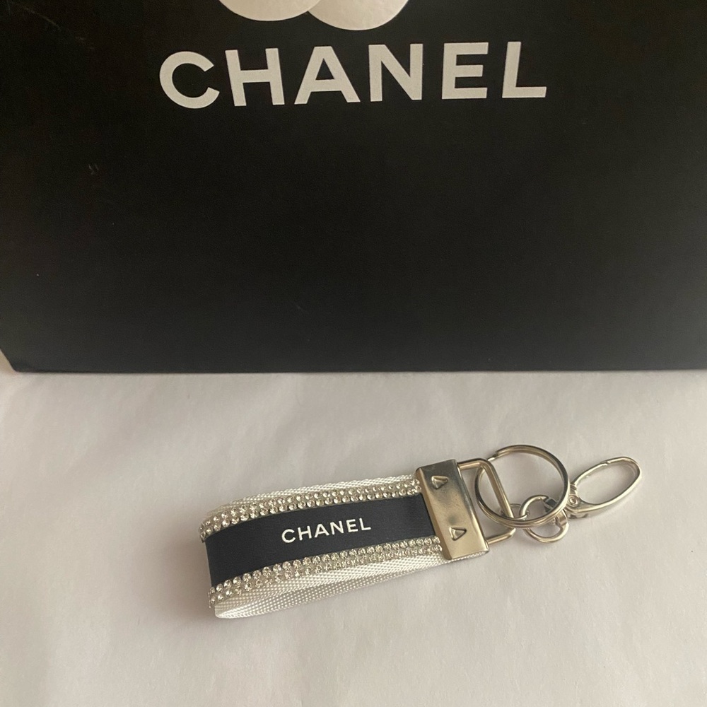 Black and Silver Keychain - Picture 2 of 6